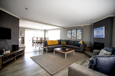 Lounge or bar, Dining area