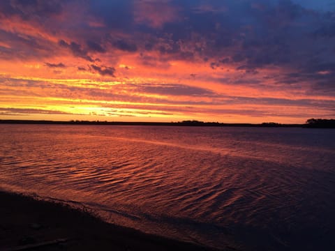 Regatta Point Tavern & Holiday Villas Campground/ 
RV Resort in Strahan