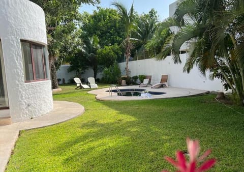 Property building, Decorative detail, Swimming pool, Swimming pool