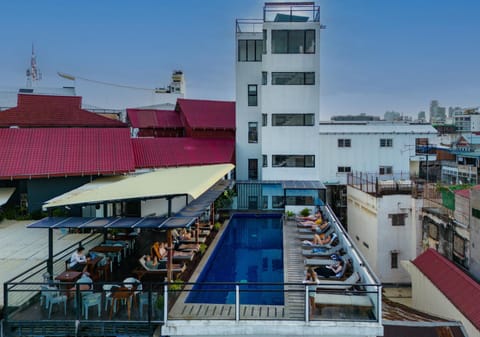 Property building, Day, Swimming pool