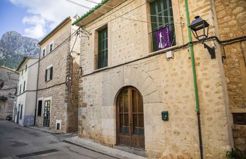 Property building, Facade/entrance, Floor plan, Street view