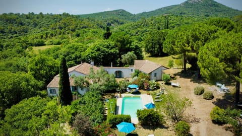 Property building, Day, Natural landscape, Garden, Mountain view, Pool view