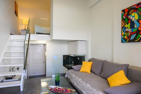 Kitchen or kitchenette, Living room, Seating area