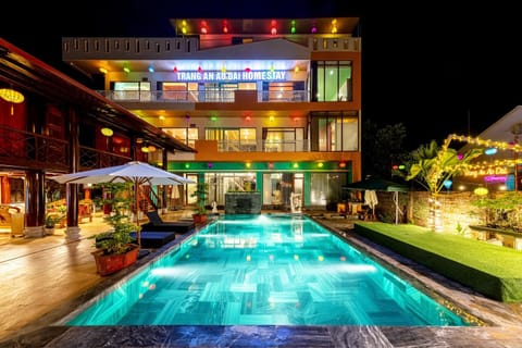 Property building, Night, Pool view, Swimming pool, Swimming pool, sunbed