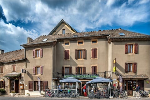 Property building, Location