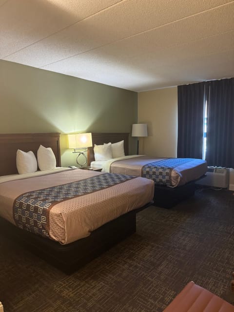 Emerald Inn Hotel in White Bear Lake