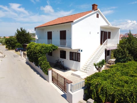 Property building, Facade/entrance, Neighbourhood, Bird's eye view