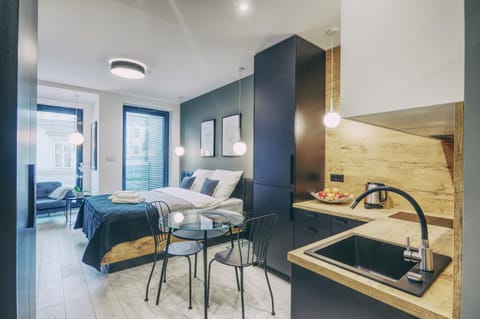 Bed, Kitchen or kitchenette