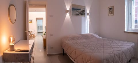 Bed, Photo of the whole room, Bedroom, air conditioner