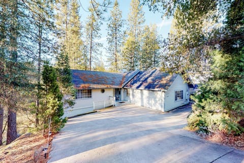 Escape to Yosemite House in Groveland