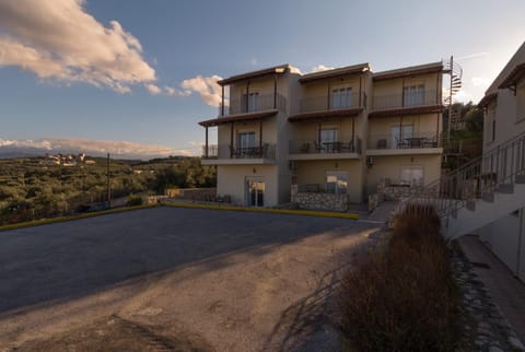 Like Home Apartment hotel in Agia Marina