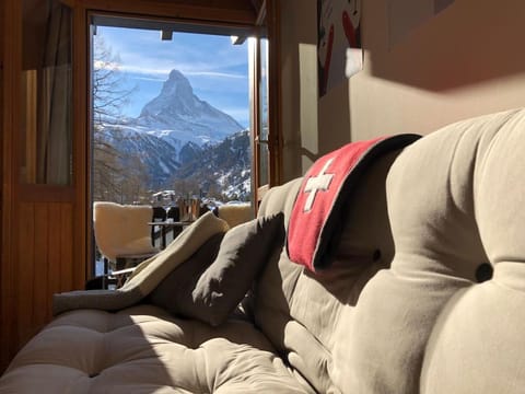 Living room, Mountain view