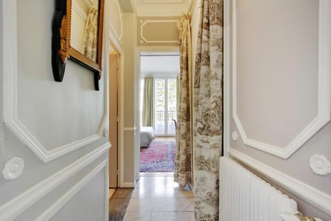 Suite junior avec balcon et vue sur Arc de Triomphe Bed and Breakfast in Paris