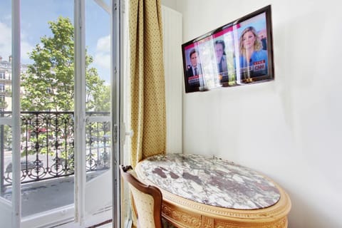 Suite junior avec balcon et vue sur Arc de Triomphe Bed and Breakfast in Paris