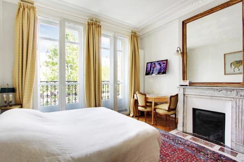Suite junior avec balcon et vue sur Arc de Triomphe Bed and Breakfast in Paris