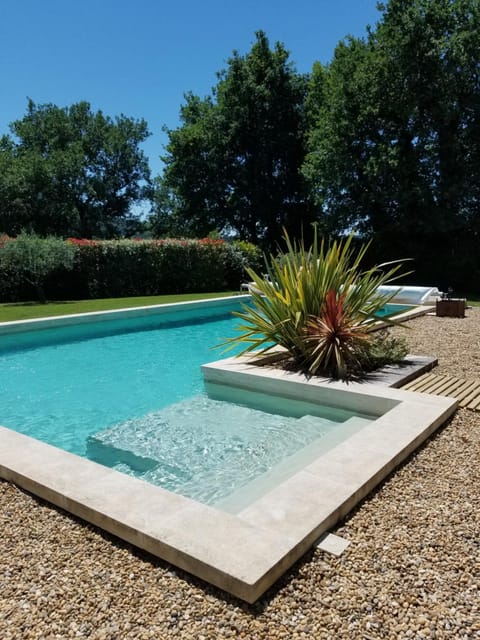 La petite maison avec piscine face au Luberon House in Provence-Alpes-Côte d'Azur