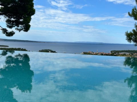 Holiday house Pantovčak, secluded stone house with heated pool and unique view Bed and Breakfast in Lika-Senj County