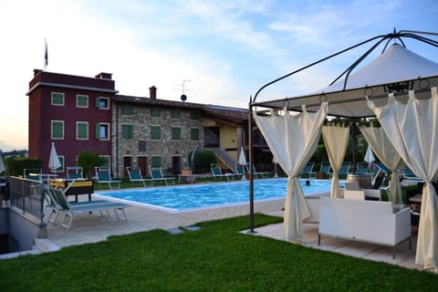 Swimming pool, Swimming pool