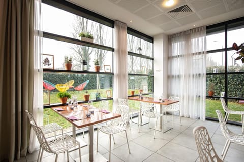 Restaurant/places to eat, Food and drinks, Garden view