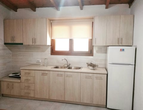 Coffee/tea facilities, Kitchen or kitchenette, Dining area