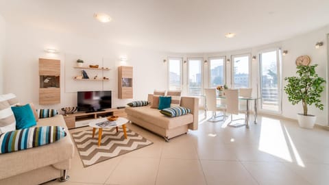 Living room, Photo of the whole room