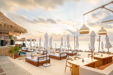 Restaurant/places to eat, Beach