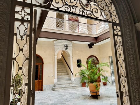 Patio, Facade/entrance