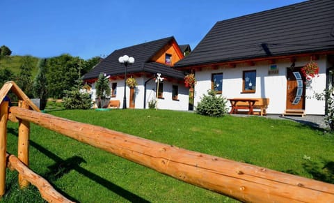 Property building, Spring, Day, Garden, Garden, Seating area, Garden view, Garden view