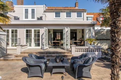 Property building, Balcony/Terrace, Internal: Not applicable to any particular room