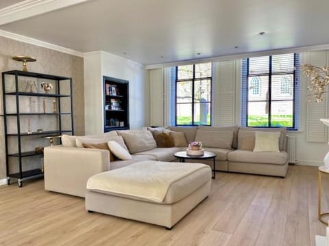 Living room, Internal: Not applicable to any particular room