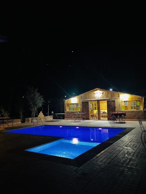 Swimming pool