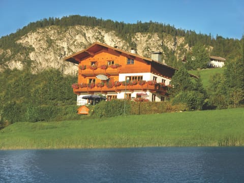 Haus Seeblick am See Apartment in Salzburgerland