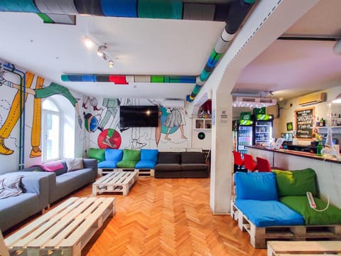 Communal lounge/ TV room, Living room, Seating area, Evening entertainment