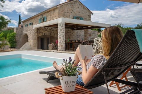 Property building, People, Garden, Swimming pool, Swimming pool