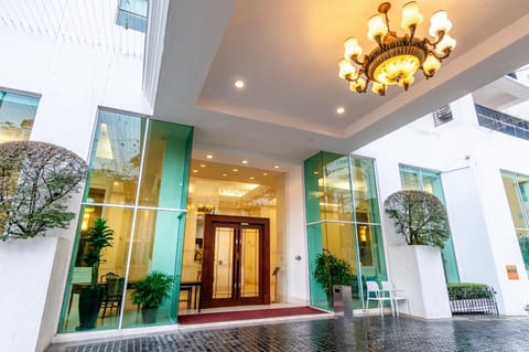 Facade/entrance