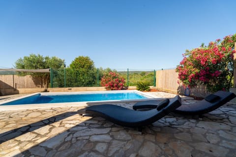 House Sakarun with swimming pool House in Zadar County