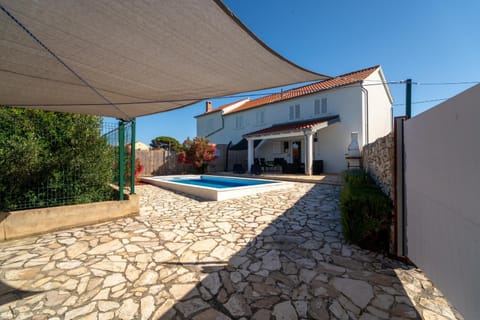 House Sakarun with swimming pool House in Zadar County