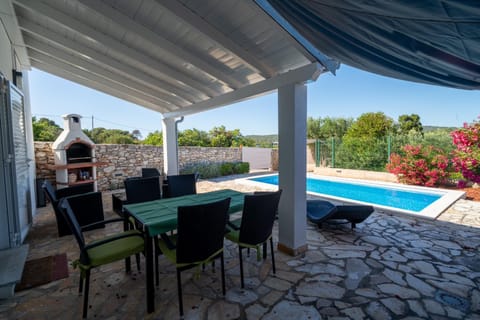 House Sakarun with swimming pool House in Zadar County