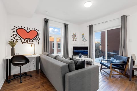 Communal lounge/ TV room, TV and multimedia, Living room, Seating area, Dining area, Evening entertainment