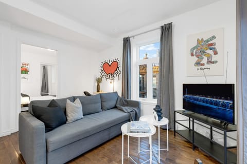 Communal lounge/ TV room, TV and multimedia, Living room, Seating area, Evening entertainment