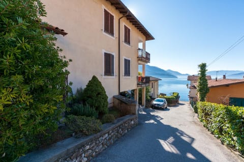 Facade/entrance, Day, Neighbourhood, Natural landscape, Winter, Beach, On site, Lake view, Mountain view, Street view