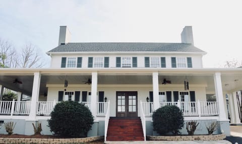 Property building, Restaurant/places to eat