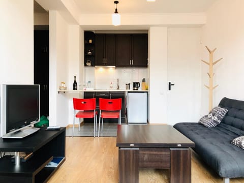 TV and multimedia, Kitchen or kitchenette, Living room, Seating area, Dining area