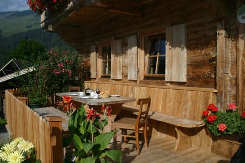 Facade/entrance, Balcony/Terrace