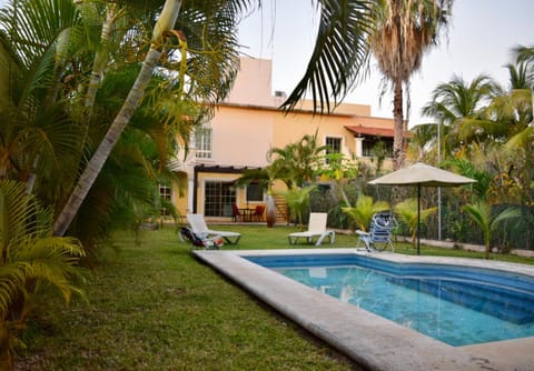 Garden, Swimming pool, Swimming pool