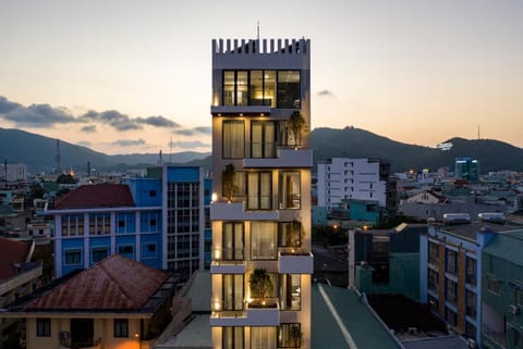 Property building, Balcony/Terrace, City view, Mountain view, Street view, Sunset