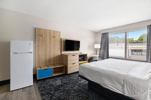 Days Inn & Suites by Wyndham Norton Shores Muskegon Hotel in Muskegon Heights