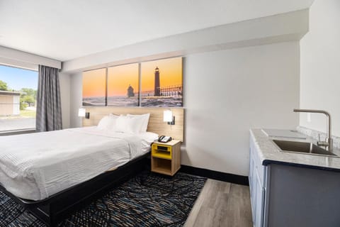 Days Inn & Suites by Wyndham Norton Shores Muskegon Hotel in Muskegon Heights