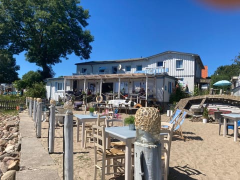 Property building, Restaurant/places to eat, Beach