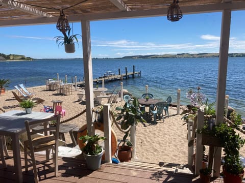 Restaurant/places to eat, Natural landscape, View (from property/room), Lounge or bar, Beach, Sea view